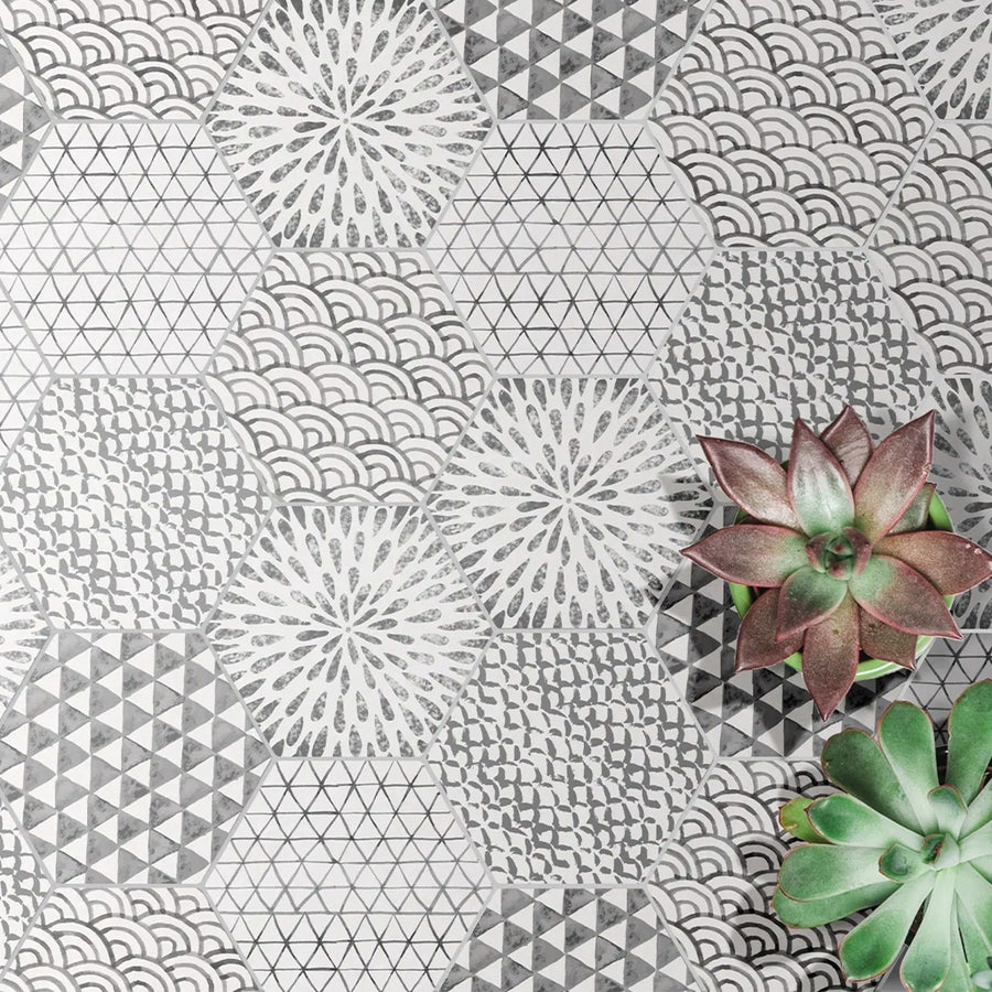 Minima Black and White